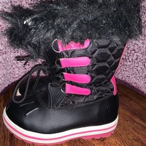 Rugged Outback Snow Boots